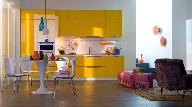 Кухня Леа в стиле модерн оранжевого цвета с дополнительным рядом шкафчиков 