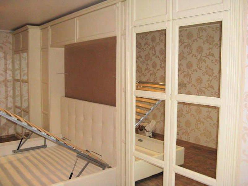 Шкаф Амфилох стенка с встроенной кроватью 4 двери с зеркалом белый цвет