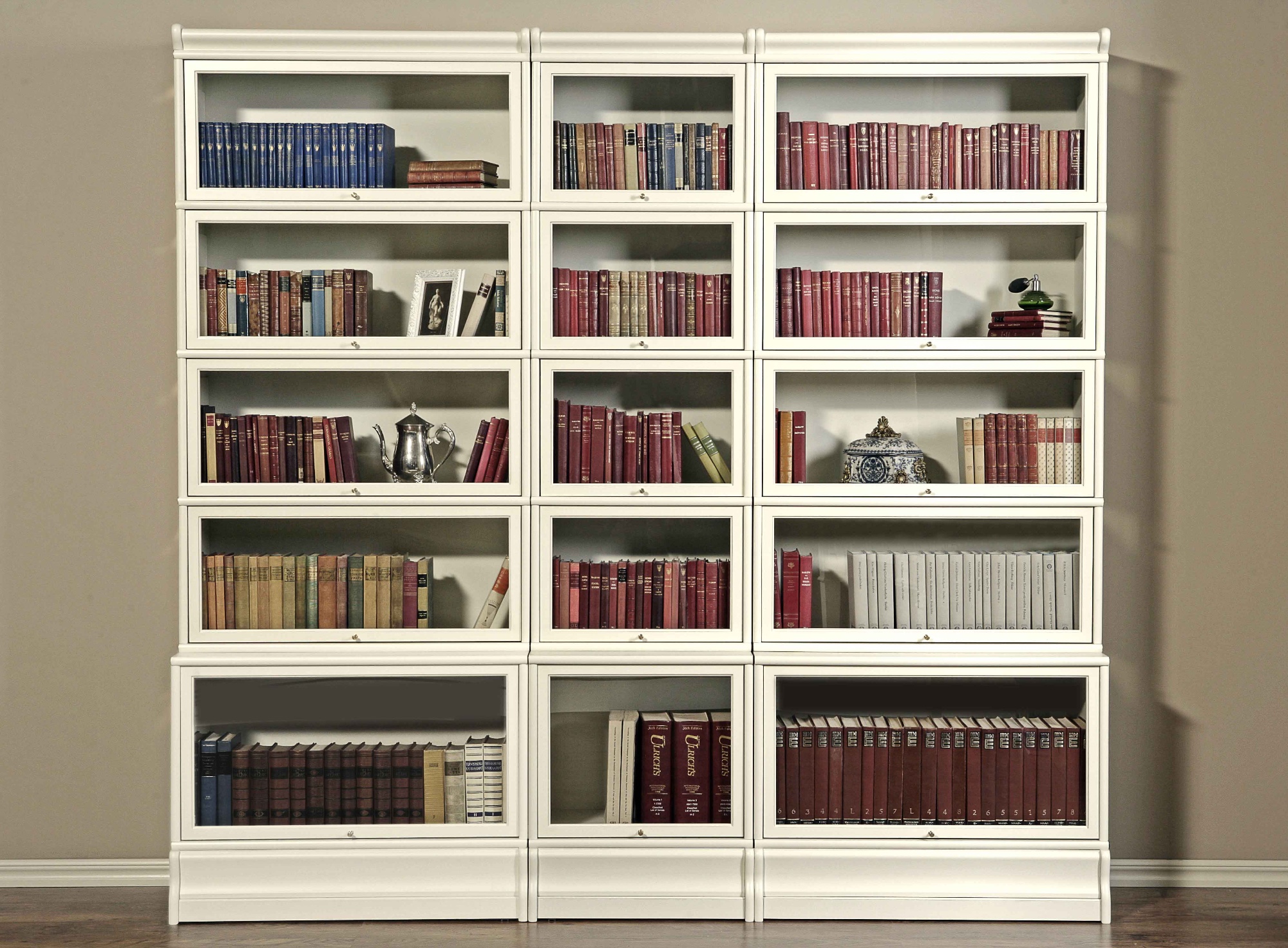 узкие книжные стеллажи для домашней библиотеки