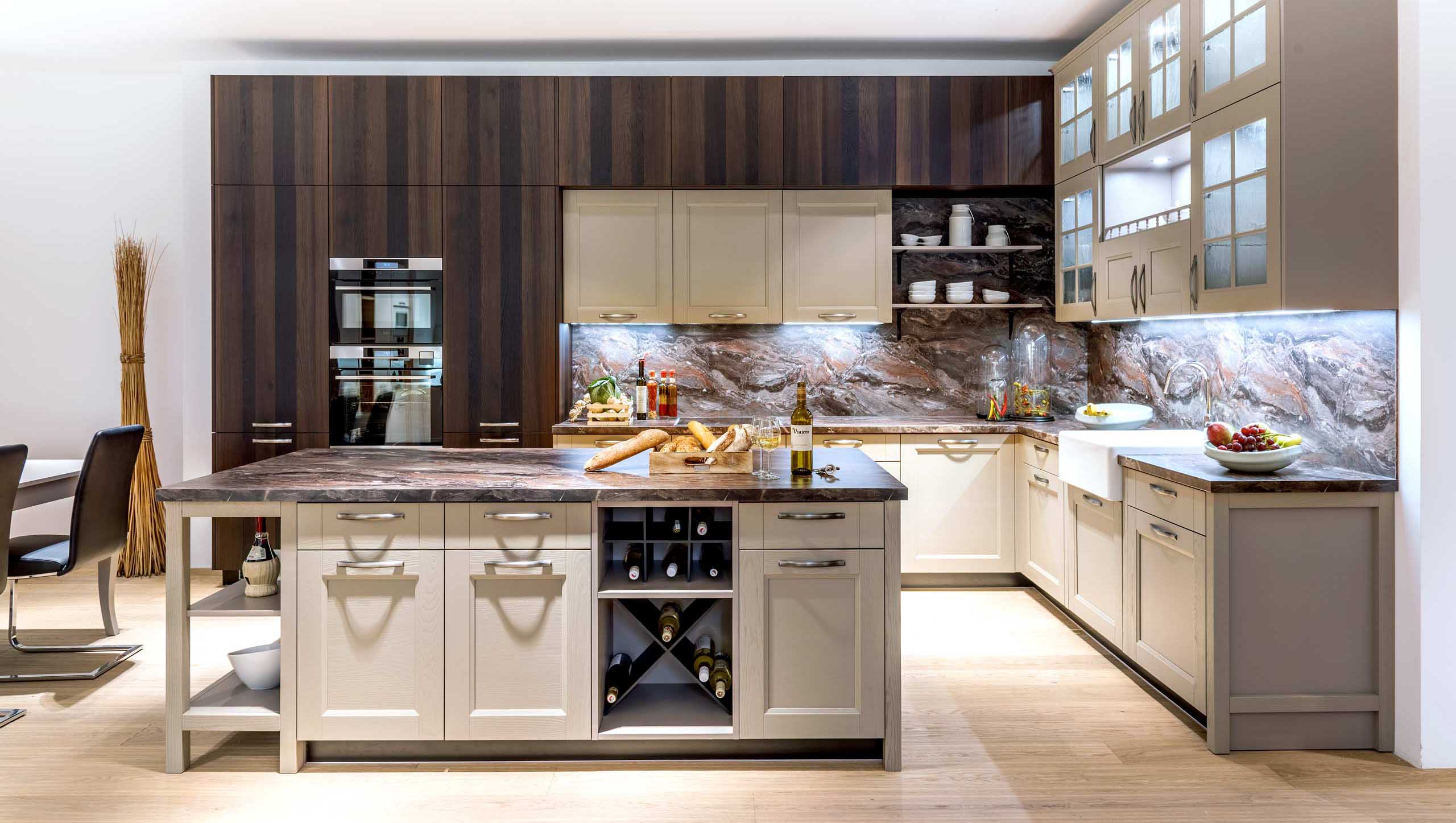 Кухня Импрезо коричневого цвета с современной фурнитурой на три отдельные секции 