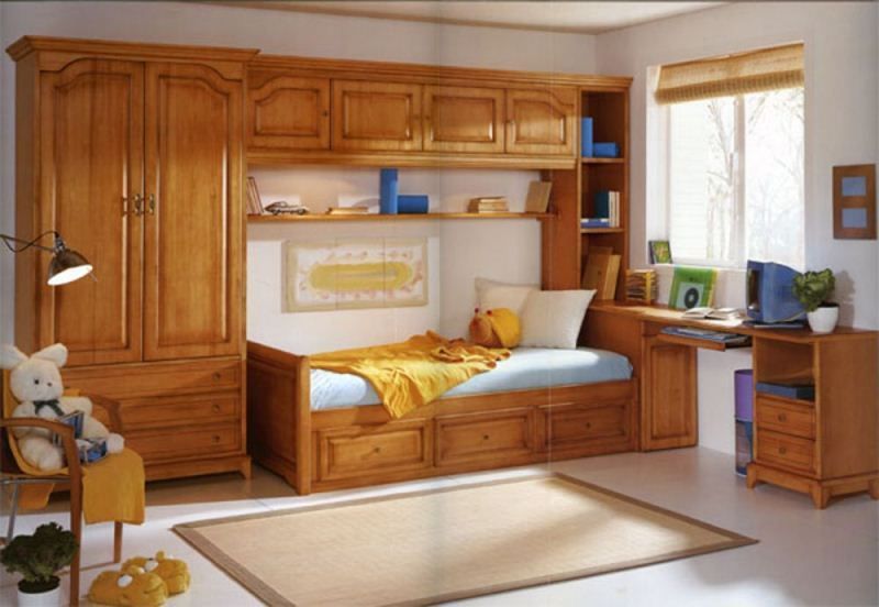 Детская Химираги в классическом стиле коричневого цвета со столом и кроватью 