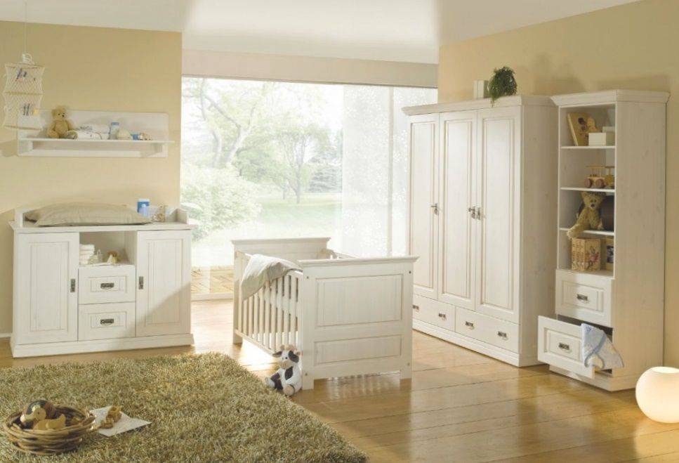 Детская Нейл в белом цвете со шкафом и детской кроваткой 