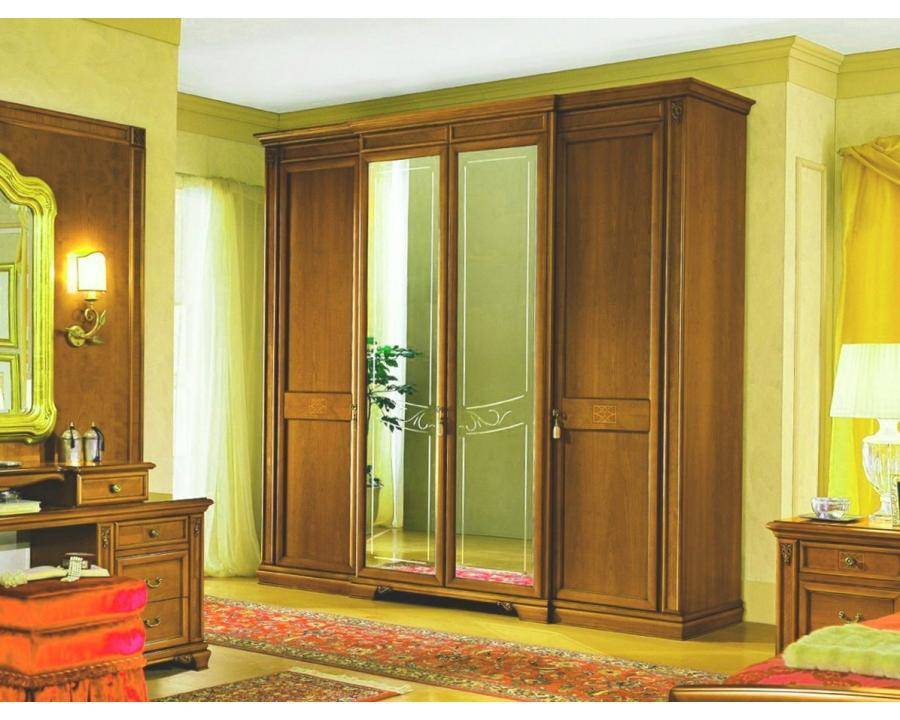 Гостиная Пелагея из массива бука с прочным шкафом в классическом стиле