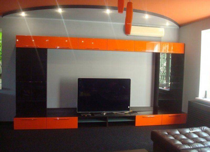 Стенка Минотавр под ТВ 14 дверей крашеное стекло 4 открытых полки черный и оранжевый цвет