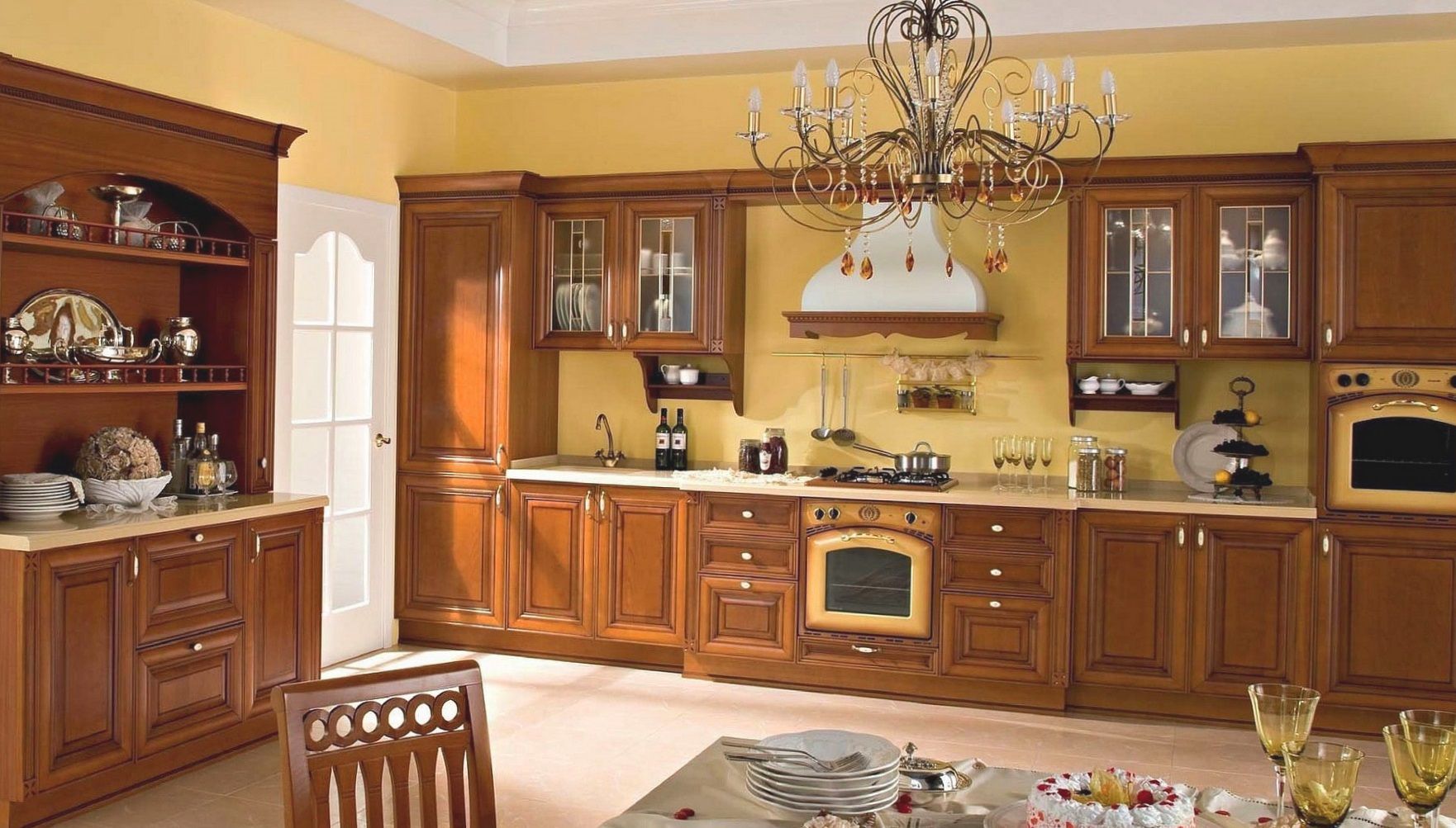 Кухня Людовик коричневого цвета в стиле современной классики на две секции 