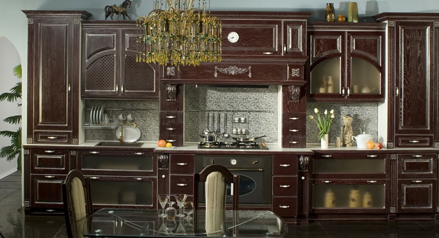 Кухня Филон в классическом стиле коричневого цвета 