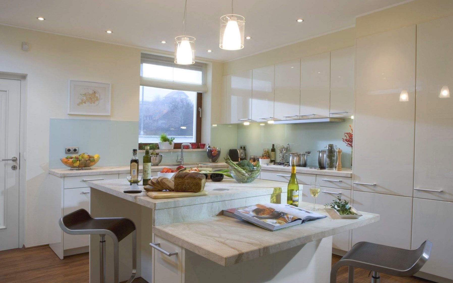 Кухня Асия встроенная белого цвета с глянцевой поверхностью 