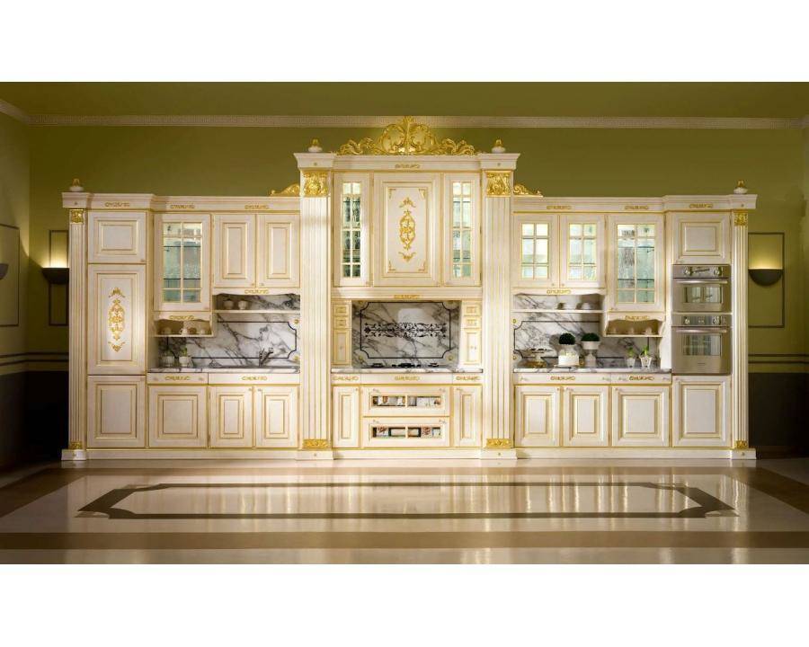 Кухня Барин в классическом стиле белого цвета с золотыми элементами декора 