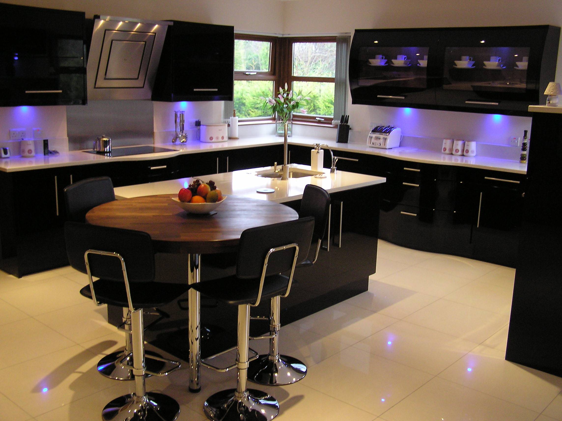 Кухня Карим черная П-образная в футуристичном стиле с синей встроенной подсветкой 