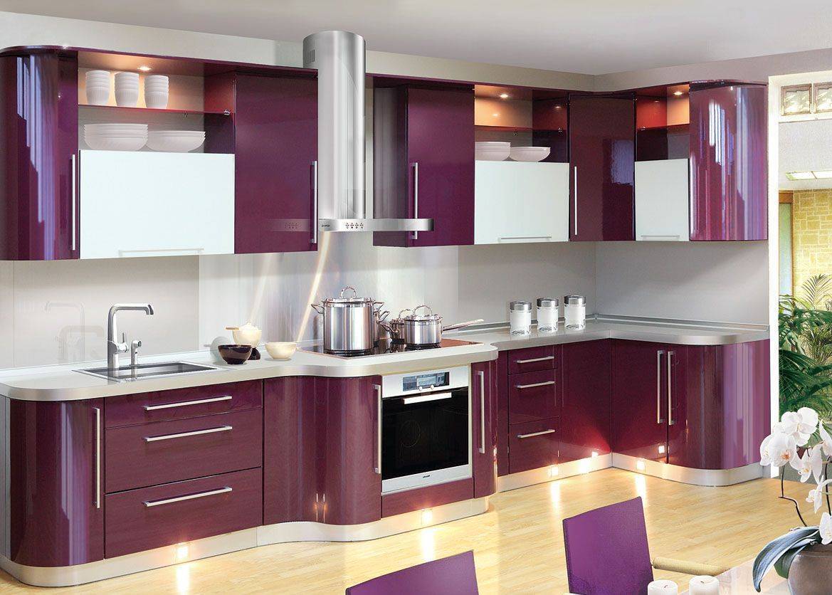 Кухня Миар в современном стиле с плавными изгибами фасада в фиолетовом цвете
