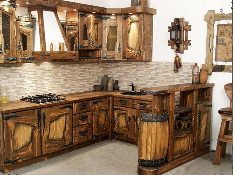 Кухня Милорада угловая из массива дерева в средневековом стиле с металлической фурнитурой 