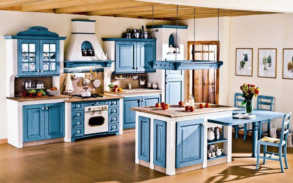 Кухня Очарование классического стиля с синими фасадами 