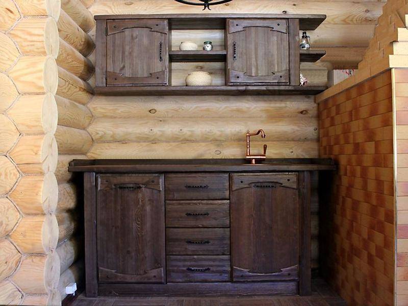 Кухня Велес из массива дерева темно-коричневого цвета с подвесным шкафчиком 