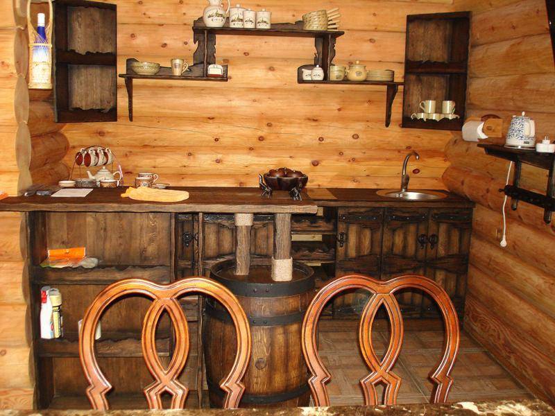 Кухня Зарина уз дерева в средневековом стиле с металлической фурнитурой  