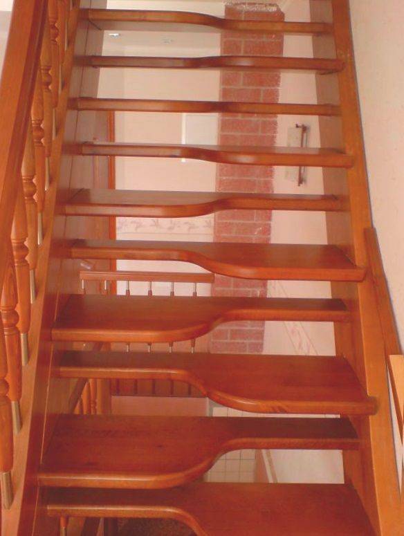 Лестница Селена коричневого цвета на дачу