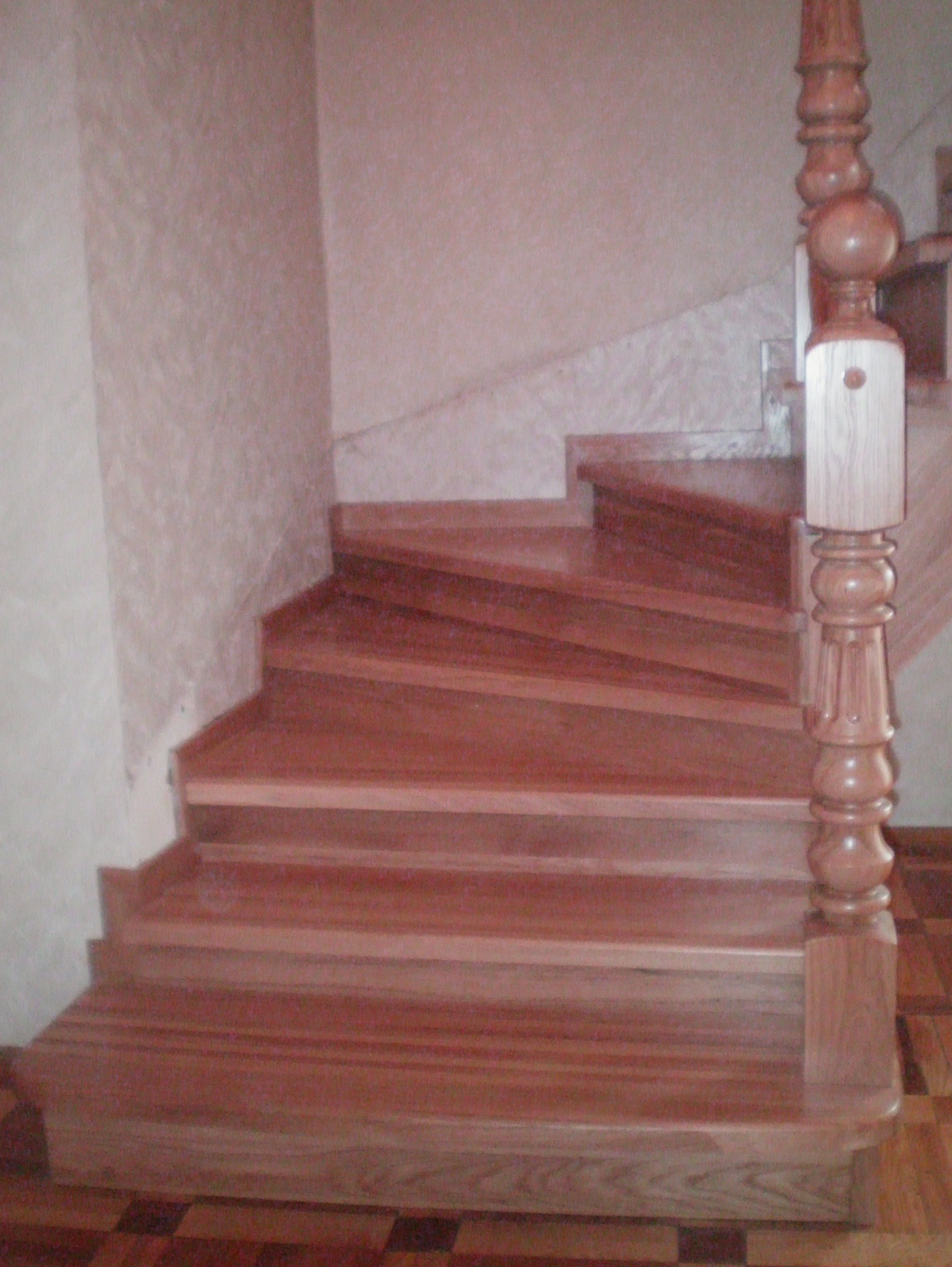 Лестница Мираж классического стиля под старину коричневого цвета 
