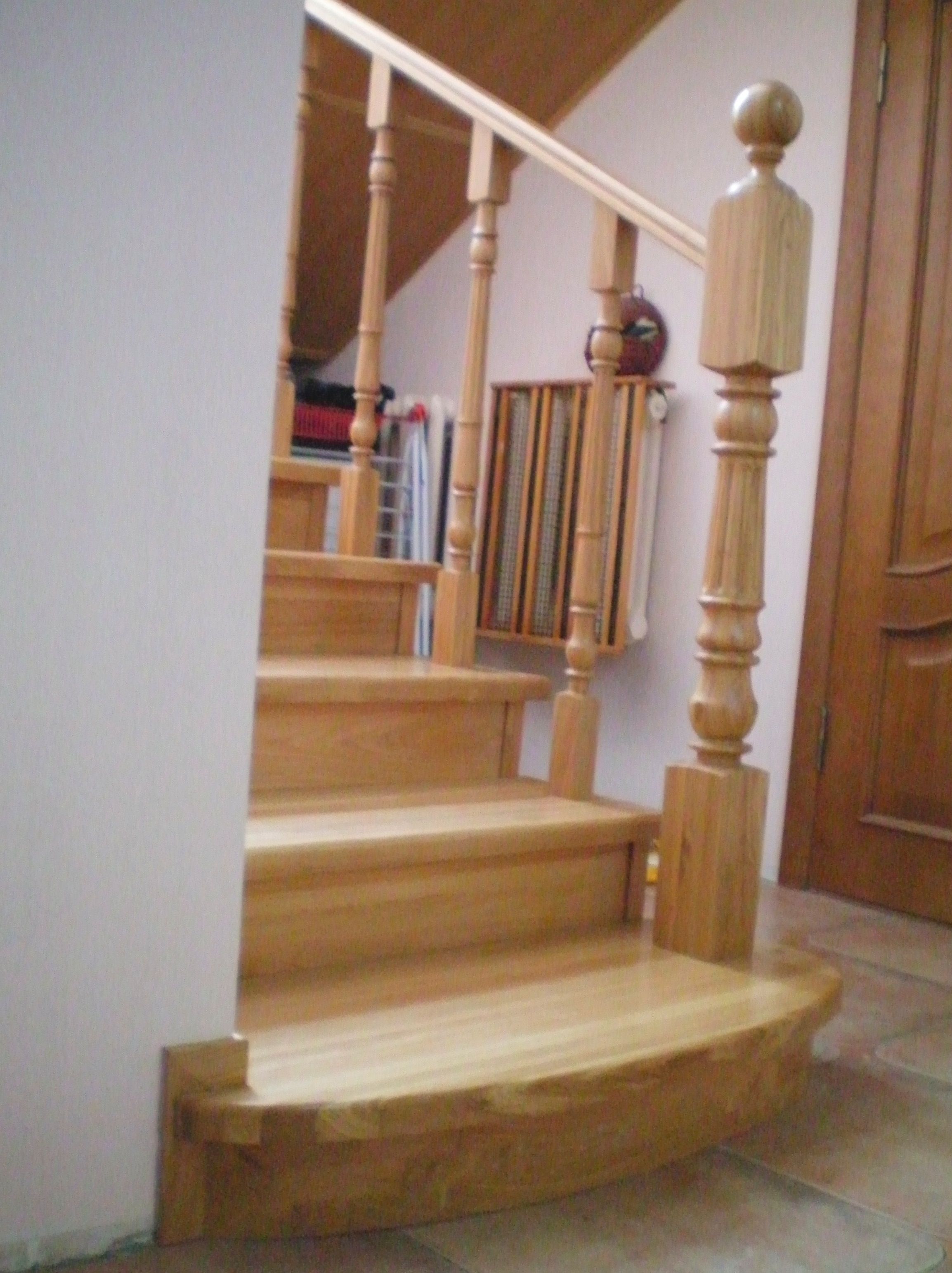 Лестница Кантри для дачи из дерева на две секции 