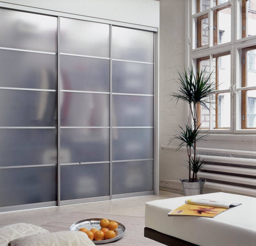 Шкаф Мускат встроенный 3 двери со стеклом серебряный цвет