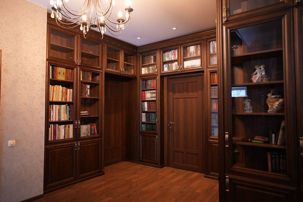 Книжный шкаф в старинном стиле на Рублевке20